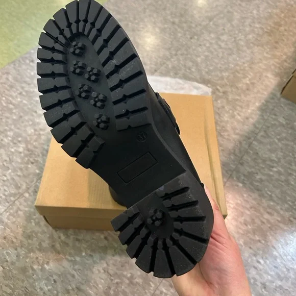 Steve Madden Black Leather Loafers with Gold Horsebit - Picture 6 of 7